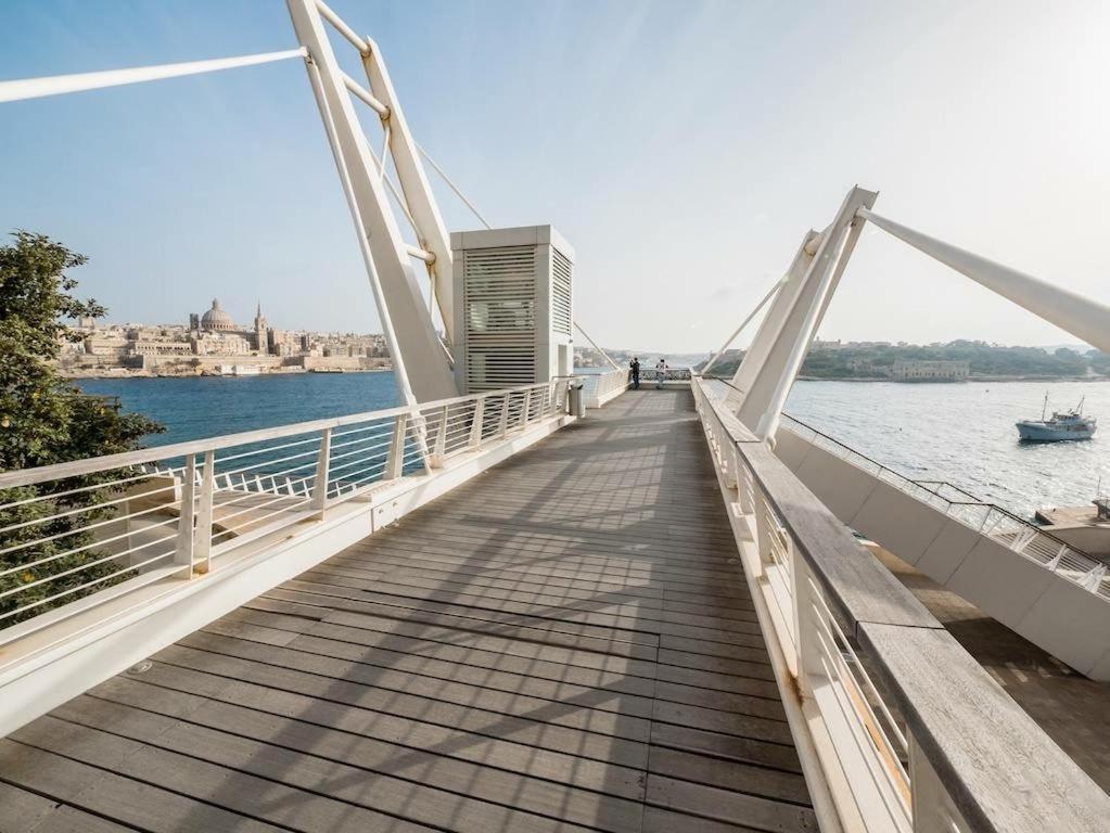 Modern Seaview Apartment In A Prime Location Sliema Eksteriør billede