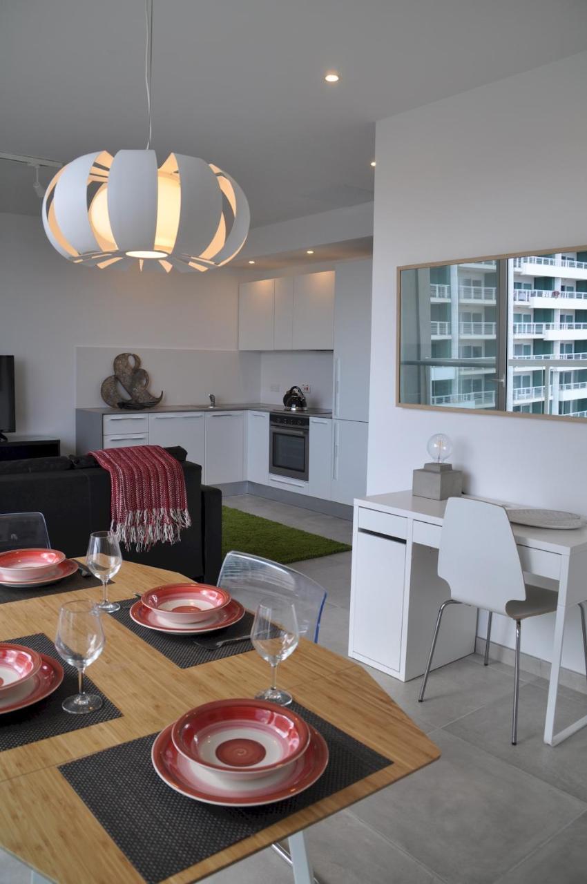 Modern Seaview Apartment In A Prime Location Sliema Eksteriør billede