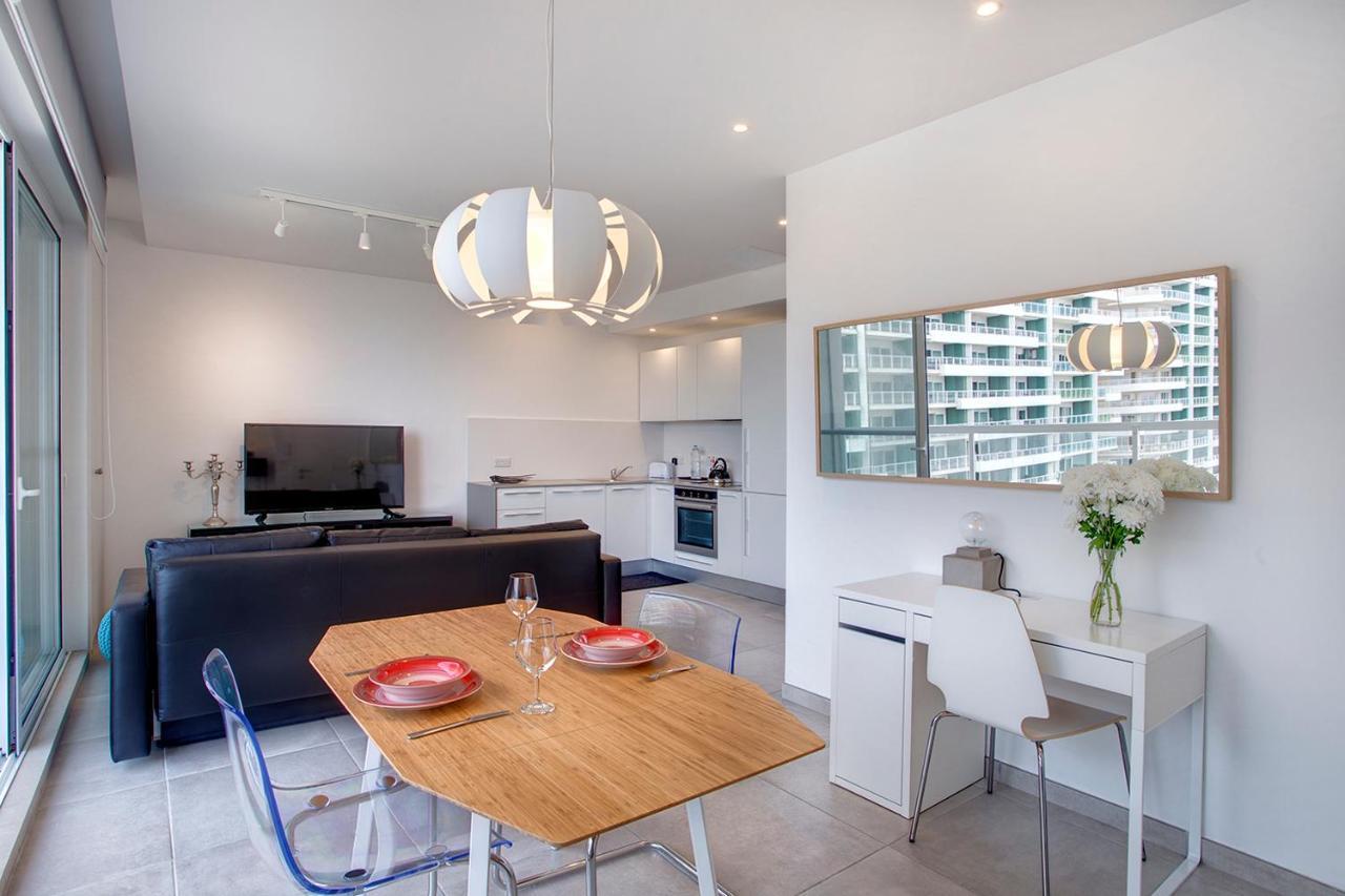 Modern Seaview Apartment In A Prime Location Sliema Eksteriør billede